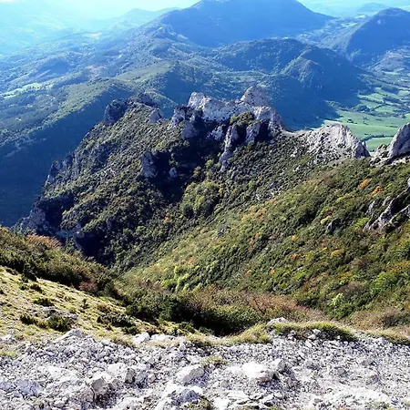 Dom wakacyjny Pyrenees Mon *